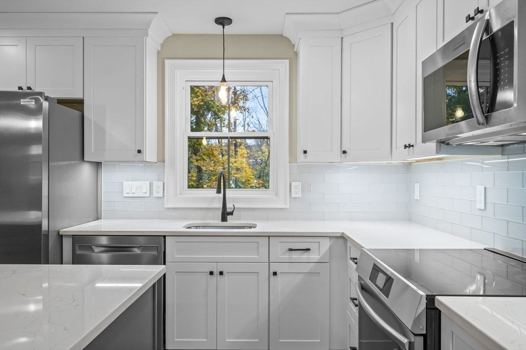 9 Acton Road, Unit 17 Chelmsford, MA 01824 - Photo 4 of 23 Gallery Image 4