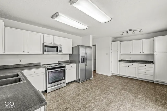 $1,800 | 7928 States Bend Drive, Indianapolis, IN 46239