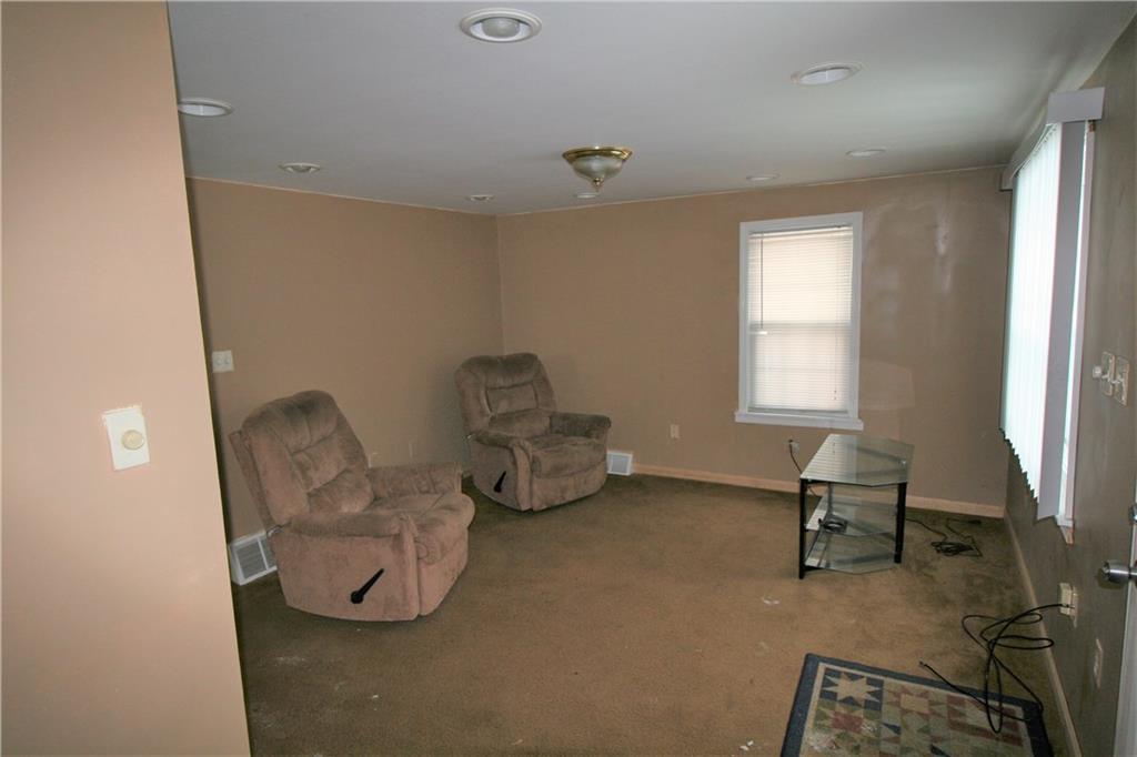 323 Shilling Avenue Farrell, PA 16121 - Photo 7 of 12