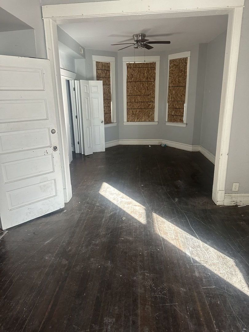 4149 West Cermak Road Chicago, IL 60623 - Photo 2 of 5