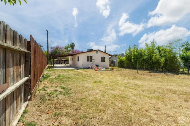 a view of a entryway