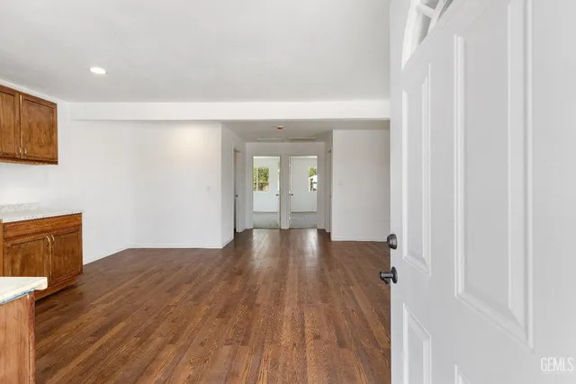 a view of livingroom with hardwood floor and a ceiling fan