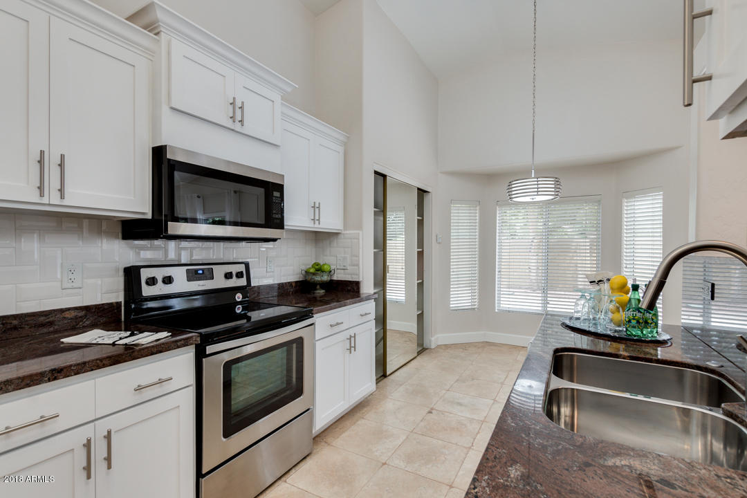 806 West Shellfish Drive Gilbert, AZ 85233 - Photo 1 of 38 21-Shellfish