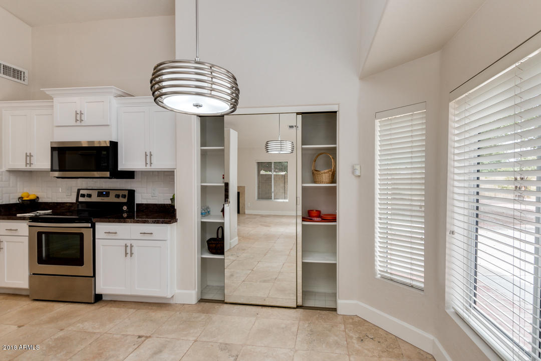 806 West Shellfish Drive Gilbert, AZ 85233 - Photo 4 of 38 15-Shellfish