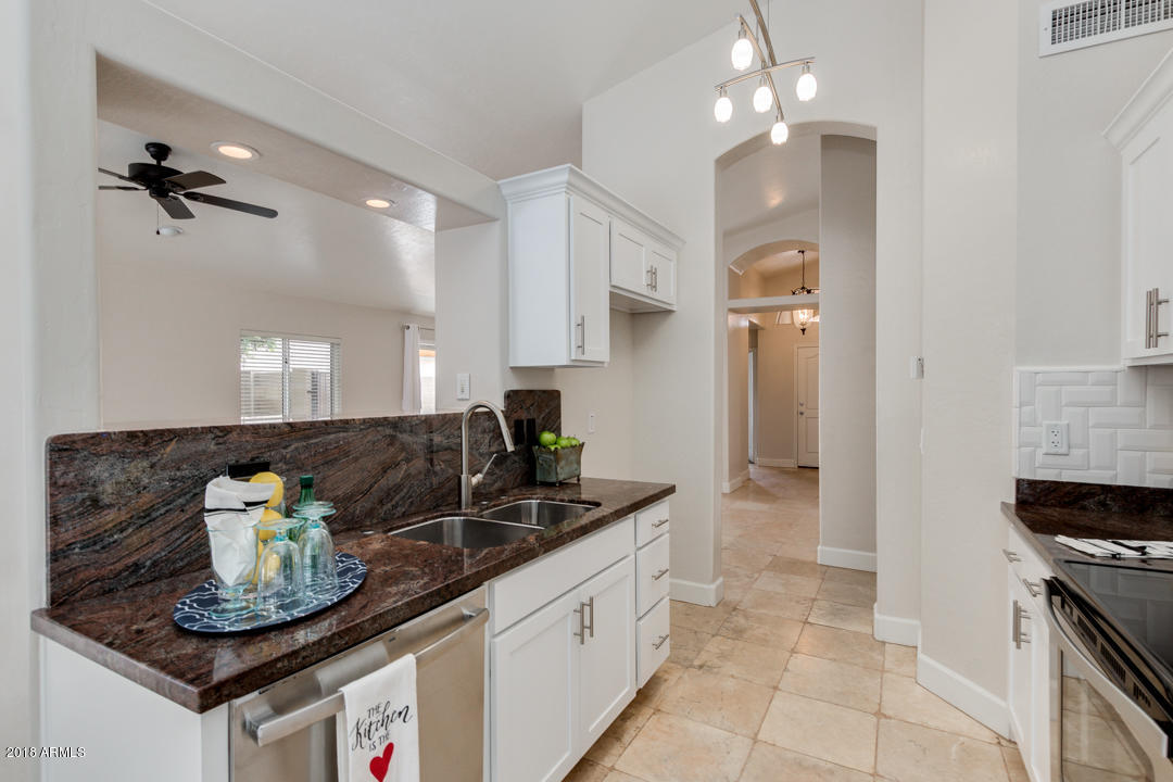 806 West Shellfish Drive Gilbert, AZ 85233 - Photo 6 of 38 18-Shellfish