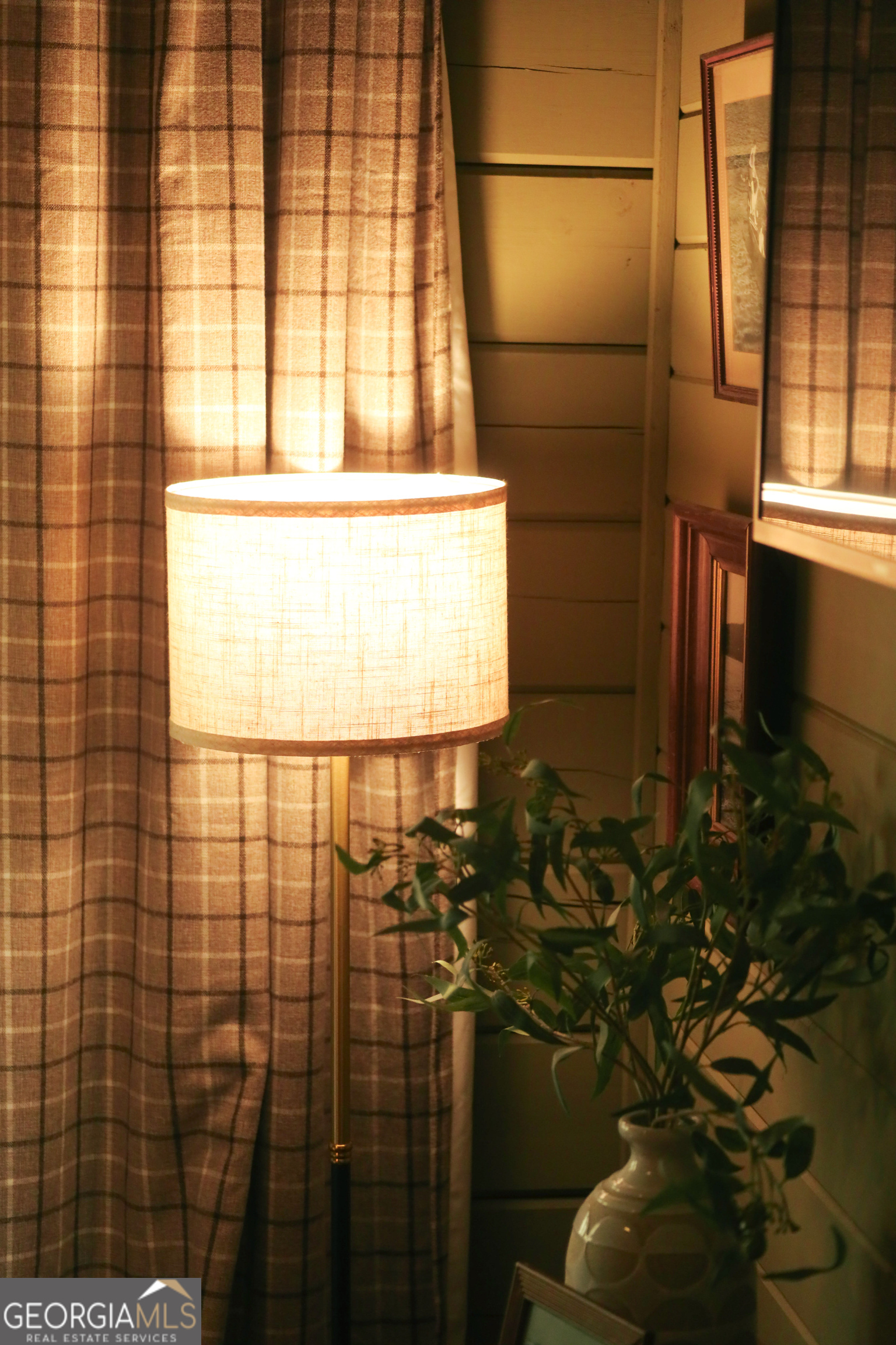 7 Ascherman Court Blue Ridge, GA 30513 - Photo 21 of 41 a bathroom with a shower