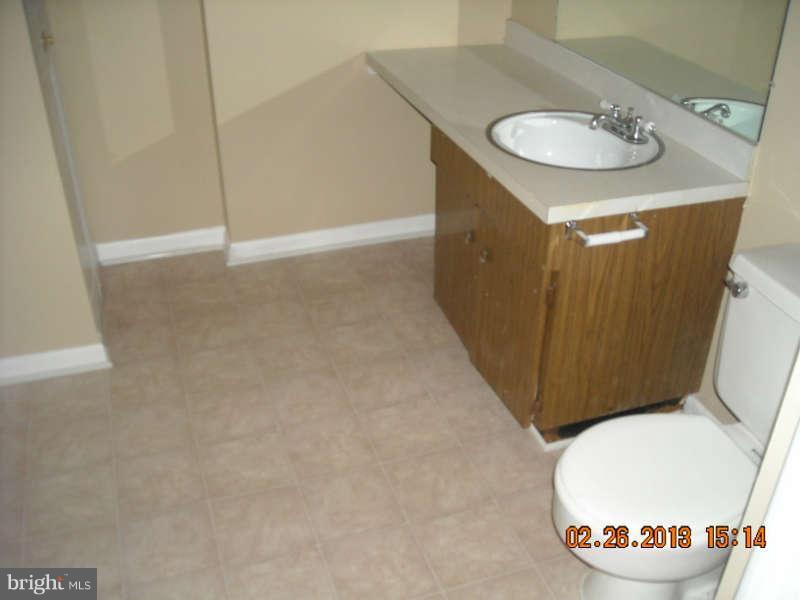 10583 Twin Rivers Road Columbia, MD 21044 - Photo 4 of 13 Powder Room