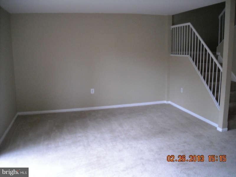 10583 Twin Rivers Road Columbia, MD 21044 - Photo 7 of 13 Living Room