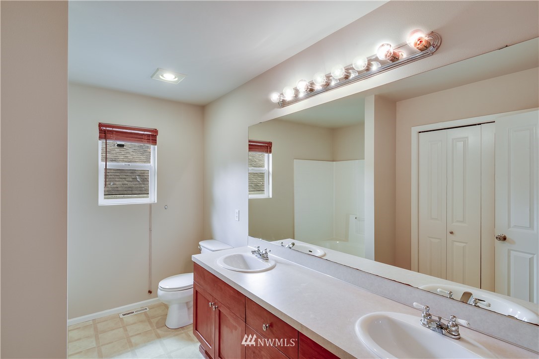6015 Northeast 1st Circle Renton, WA 98059 - Photo 14 of 20