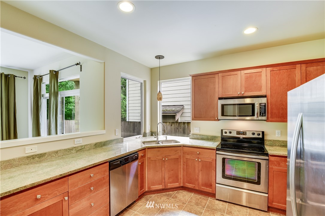 6015 Northeast 1st Circle Renton, WA 98059 - Photo 3 of 20