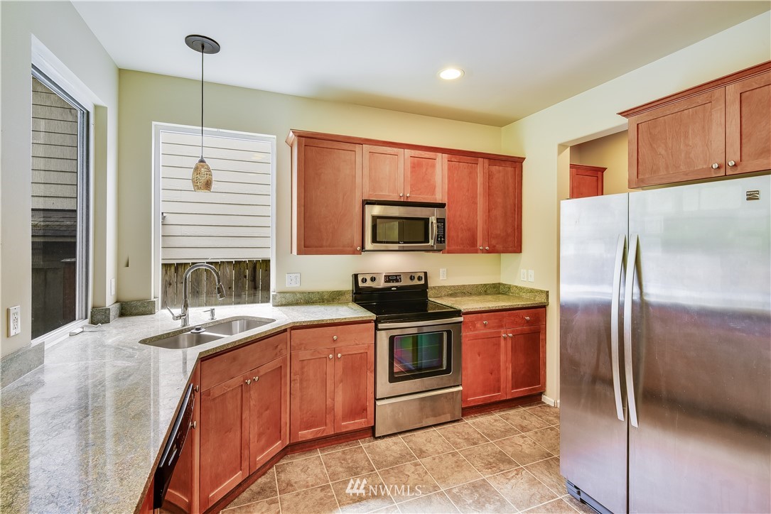 6015 Northeast 1st Circle Renton, WA 98059 - Photo 4 of 20