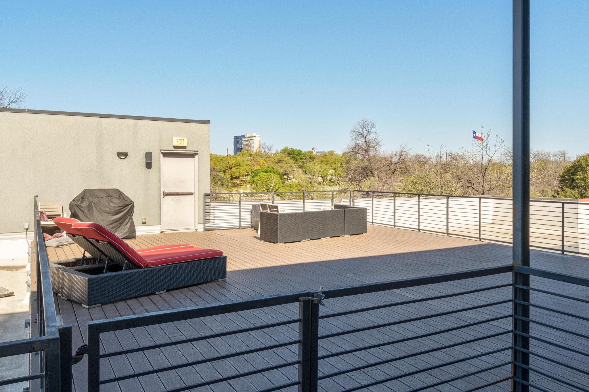 1615 East 7th Street, Unit 402 Austin, TX 78702 - Photo 22 of 23 a view of a living room and a window