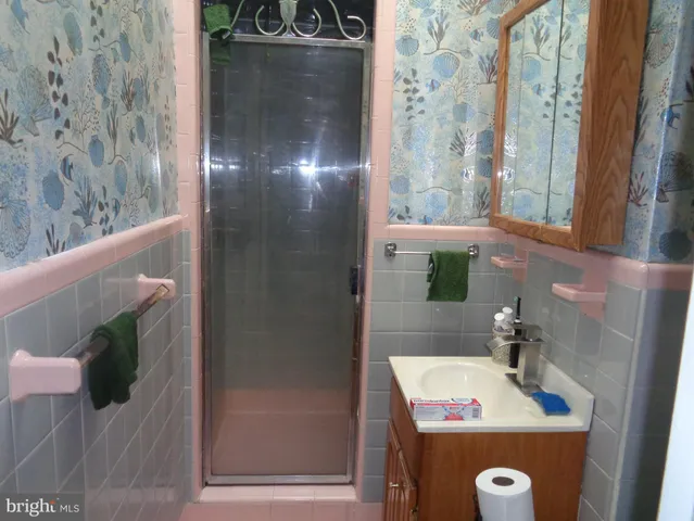 $270,000 | 320 East Claremont Road, Philadelphia, PA 19120