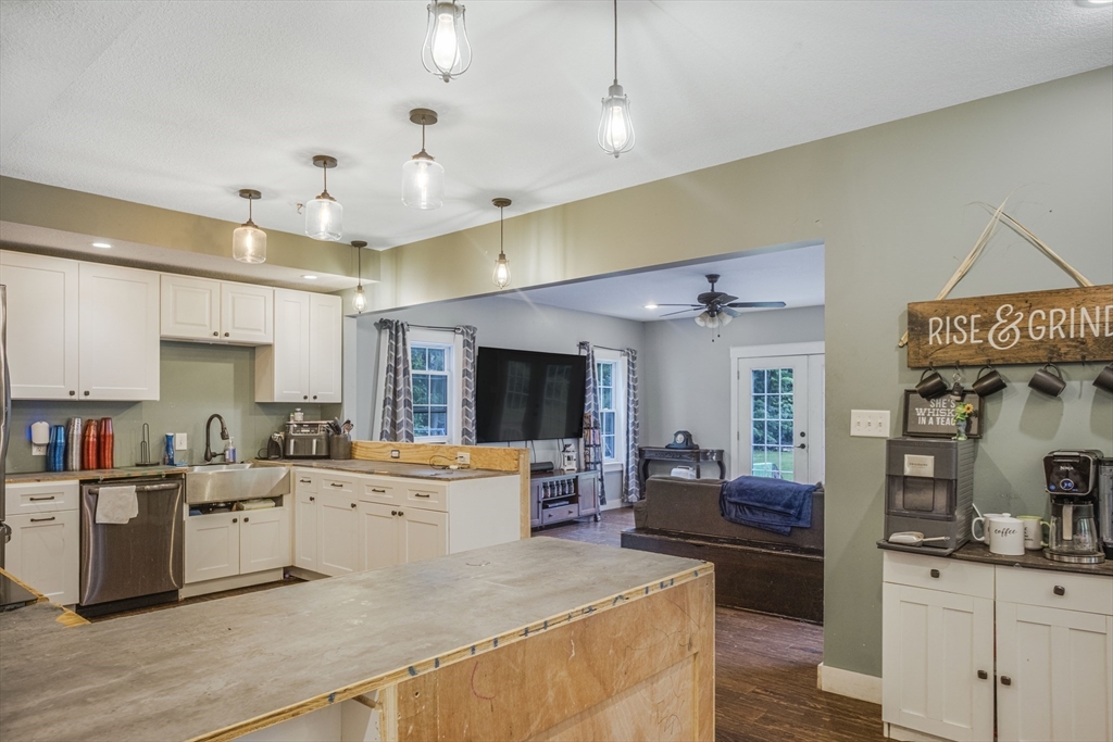 475 Somers Road East Longmeadow, MA 01028 - Photo 6 of 14