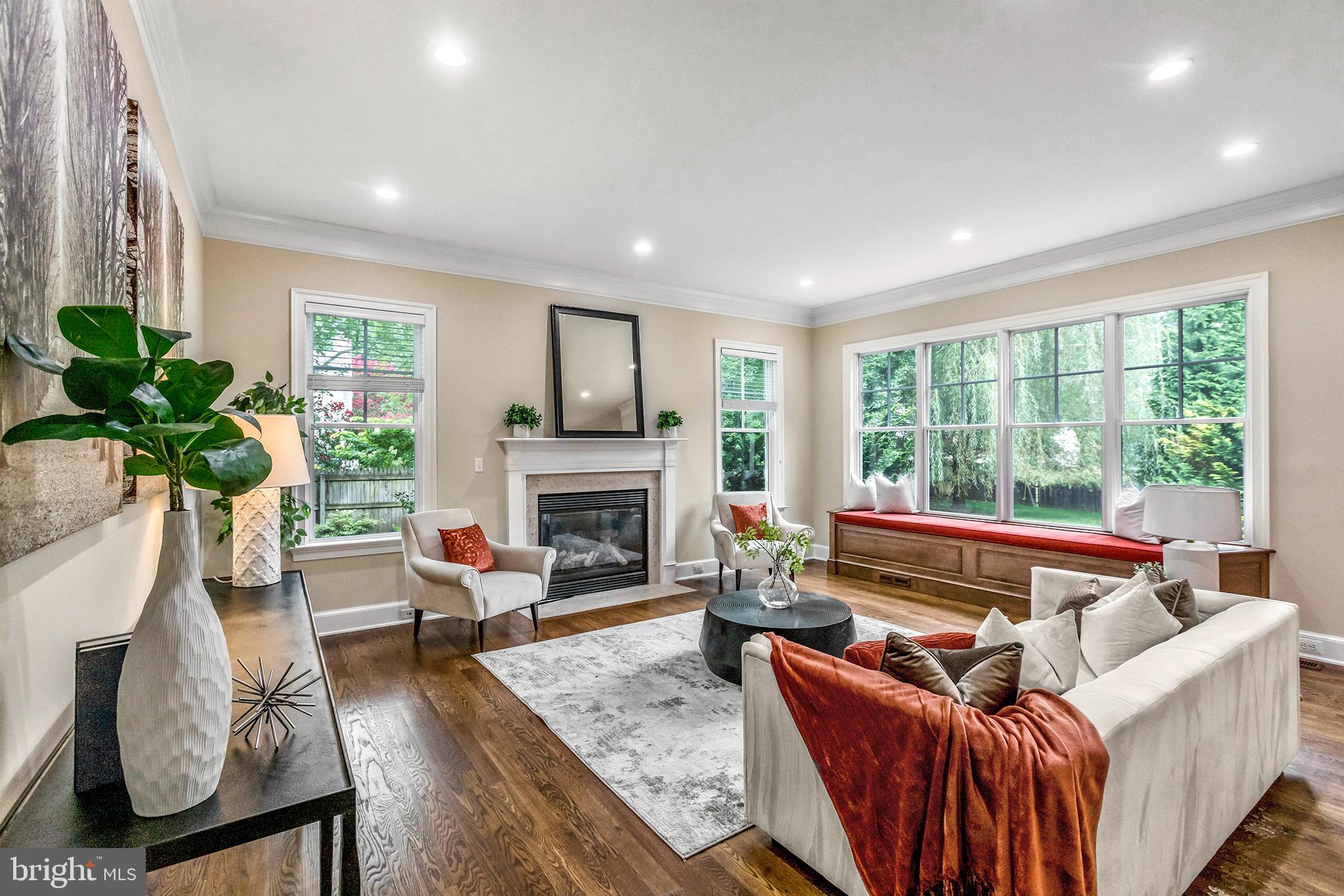 9215 Bells Mill Road Potomac, MD 20854 - Photo 9 of 35 Family Room