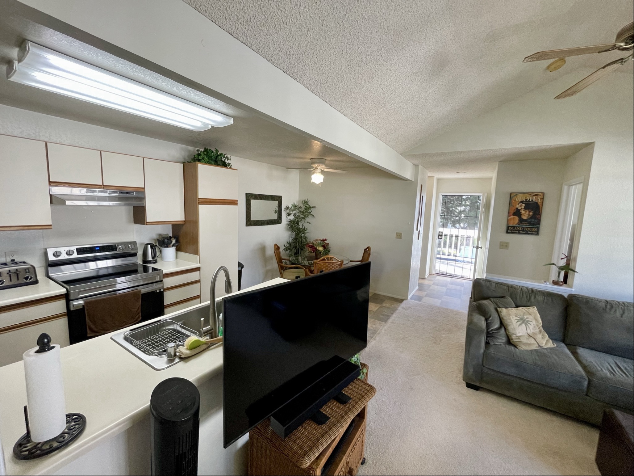 68-3883 Lua Kula Street, Unit 2005 Waikoloa, HI 96738 - Photo 13 of 28 a kitchen with a table and chairs