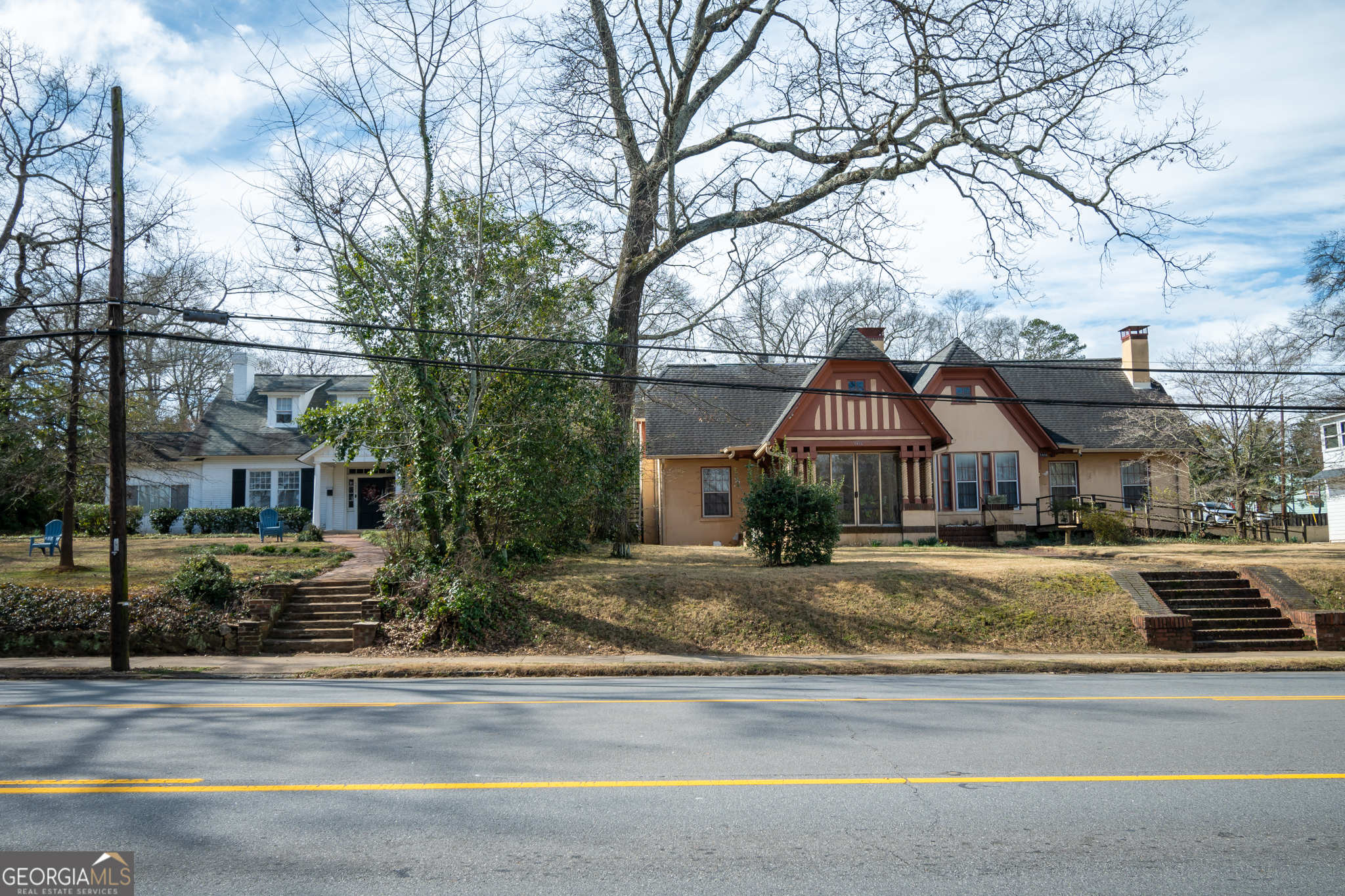 118 University Drive Athens, GA 30605 - Photo 24 of 29 a front view of a house with a garden