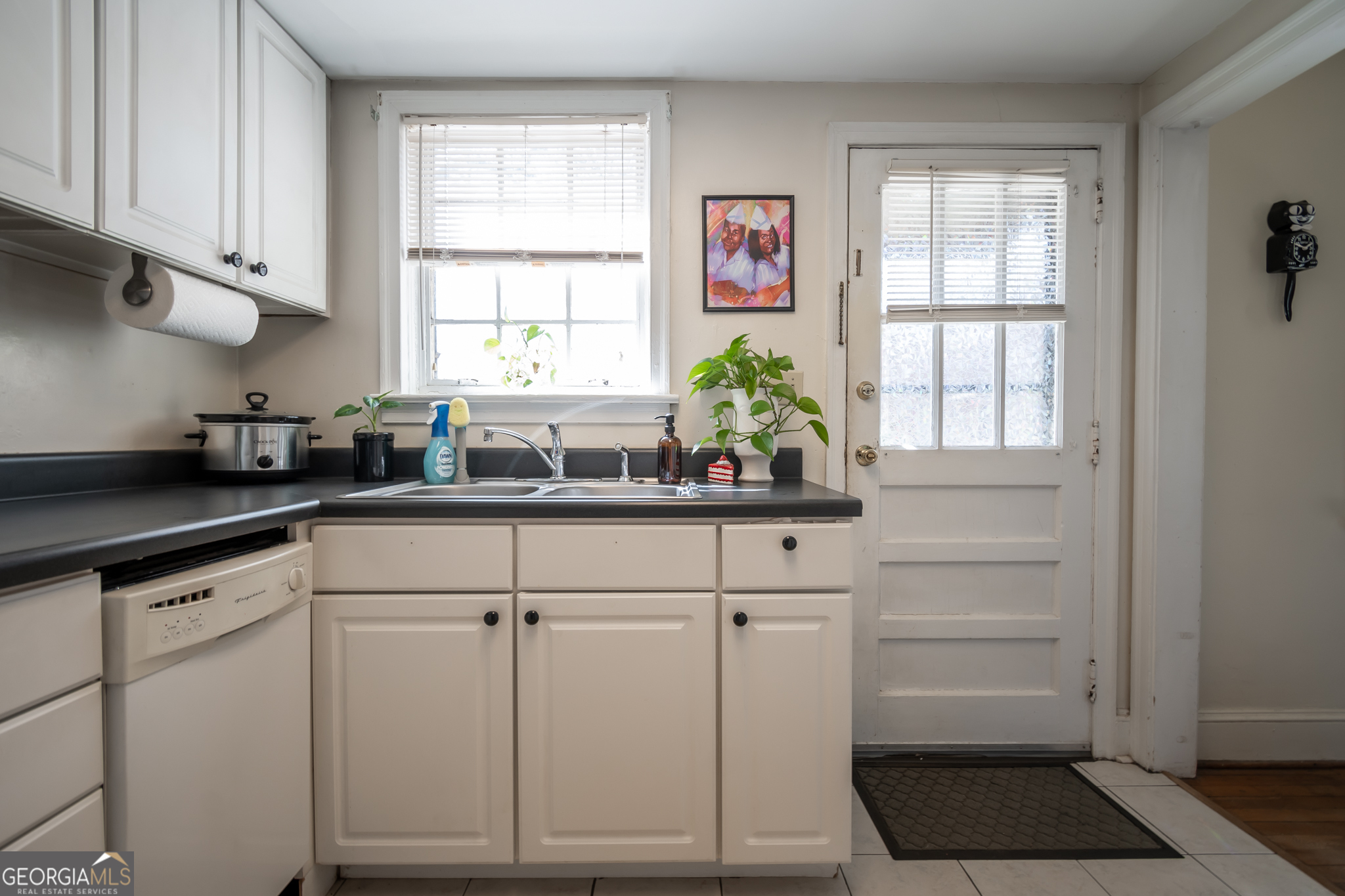 118 University Drive Athens, GA 30605 - Photo 10 of 29 a kitchen with white cabinets and window
