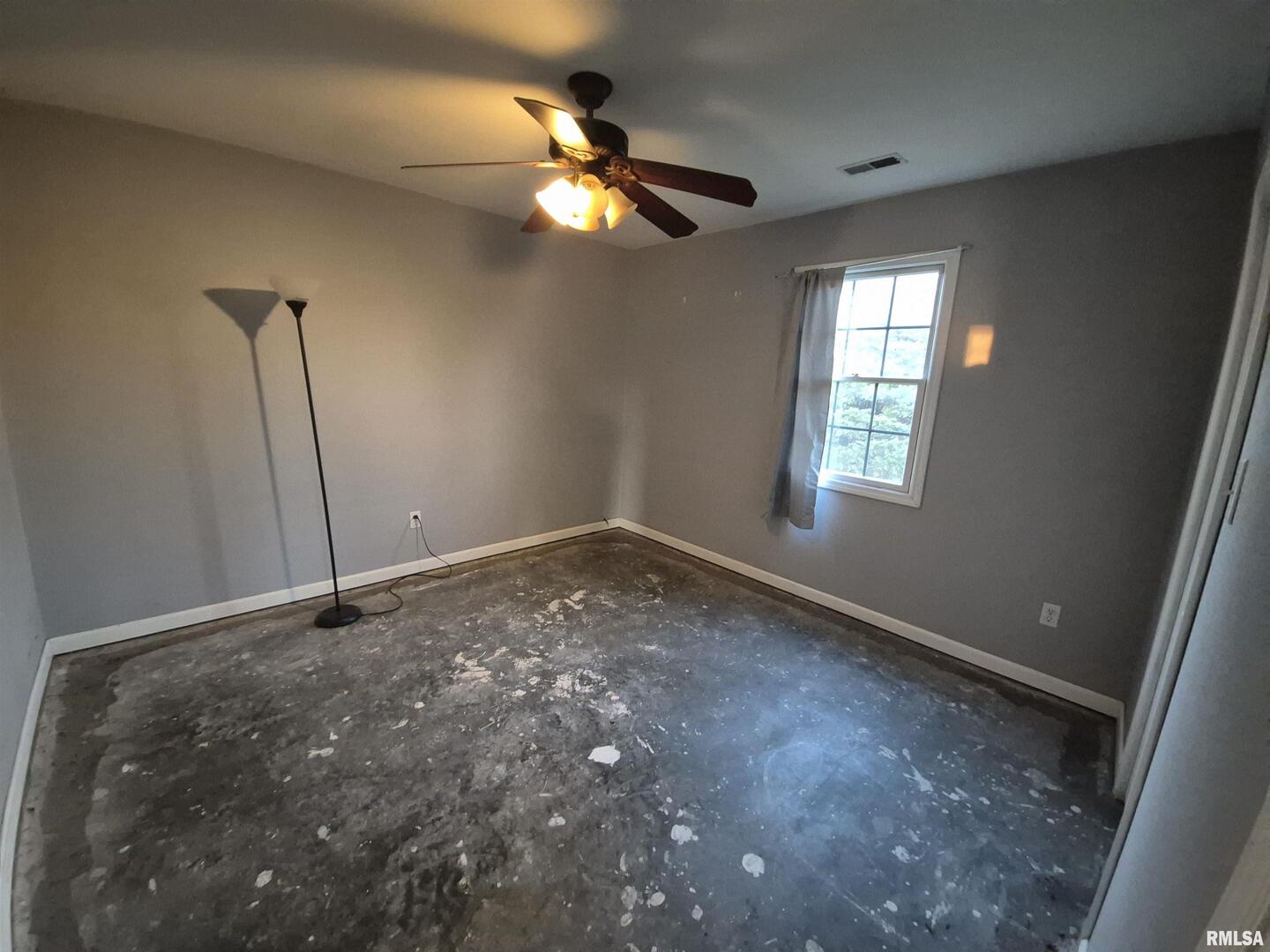 1100 Moore Street Eldorado, IL 62930 - Photo 13 of 20 a view of a room with window and ceiling fan