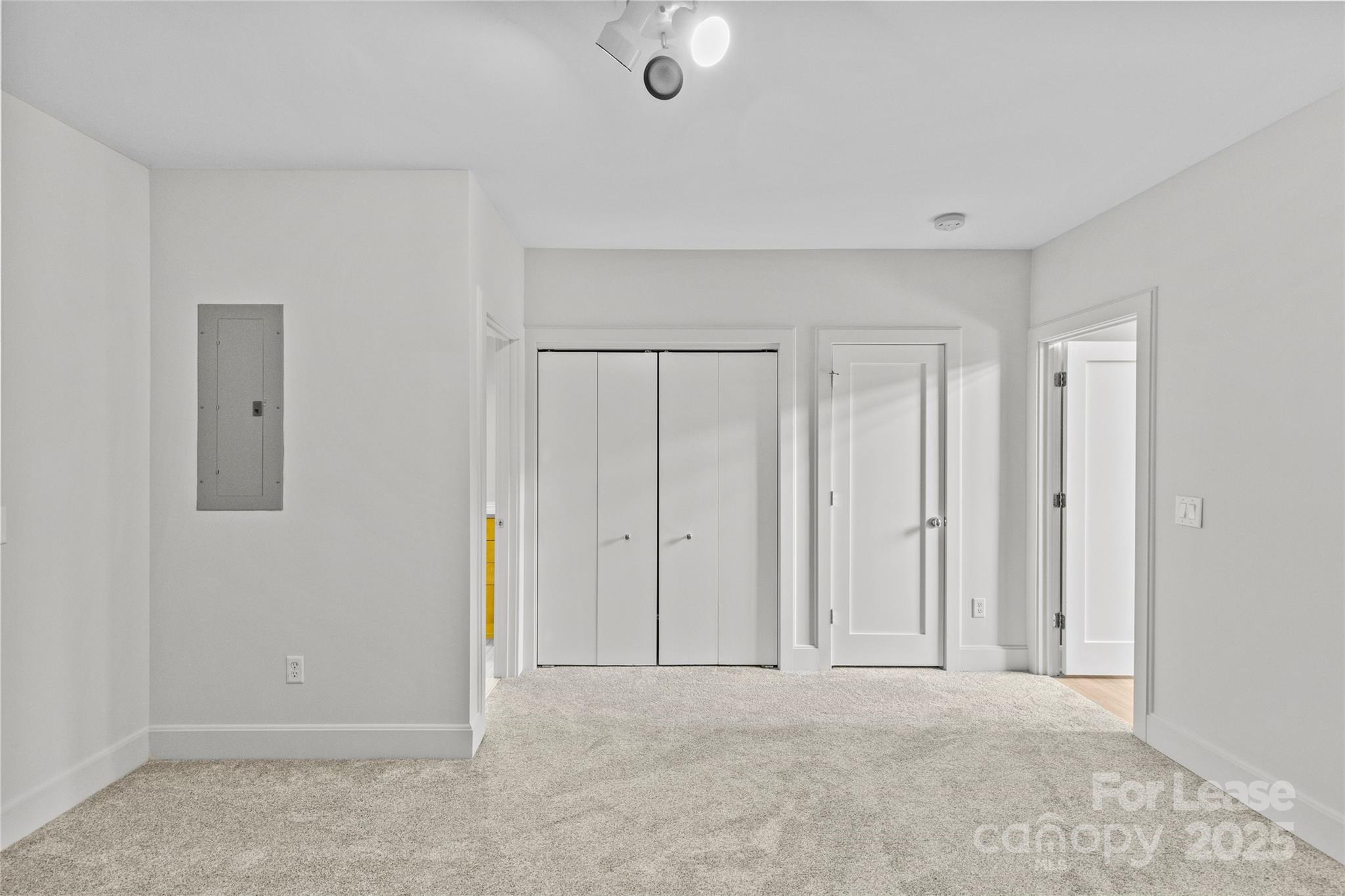 420 Queens Road, Unit 7 Charlotte, NC 28207 - Photo 20 of 46 a view of an empty room