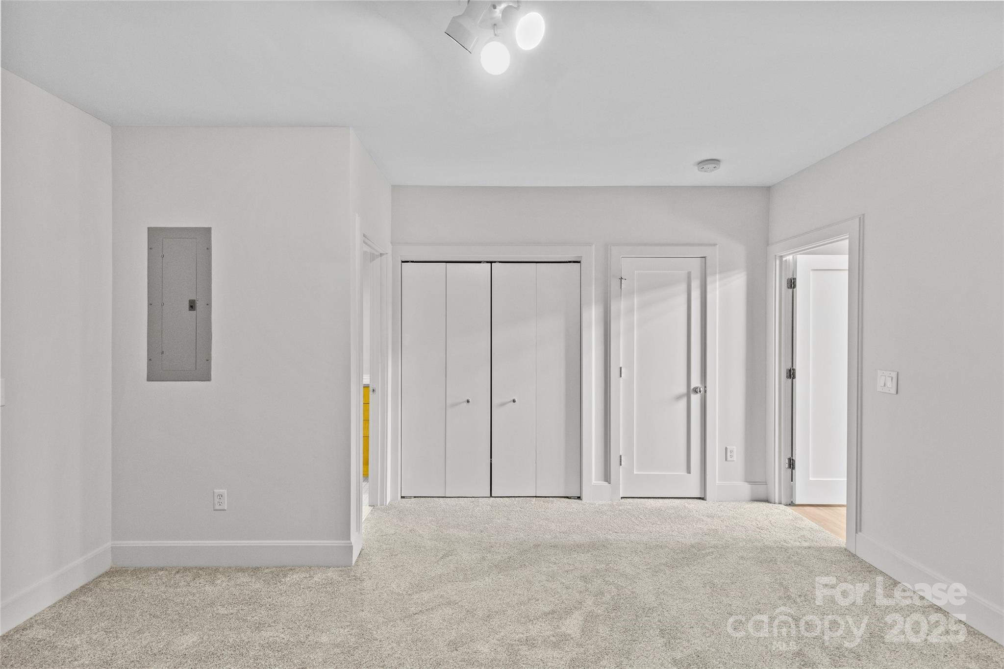 420 Queens Road, Unit 7 Charlotte, NC 28207 - Photo 21 of 46 a view of an empty room