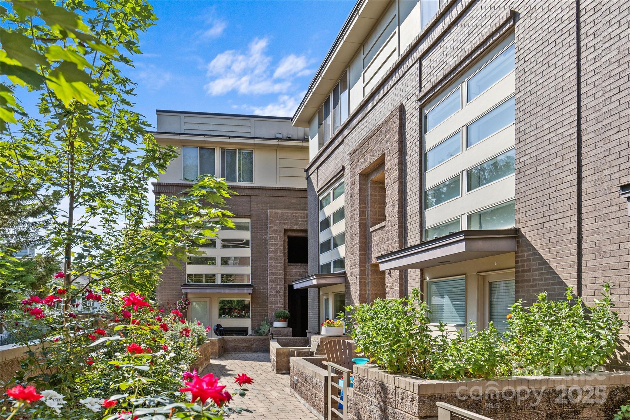 420 Queens Road, Unit 7 Charlotte, NC 28207 - Photo 6 of 46 a front view of a multi story residential apartment building