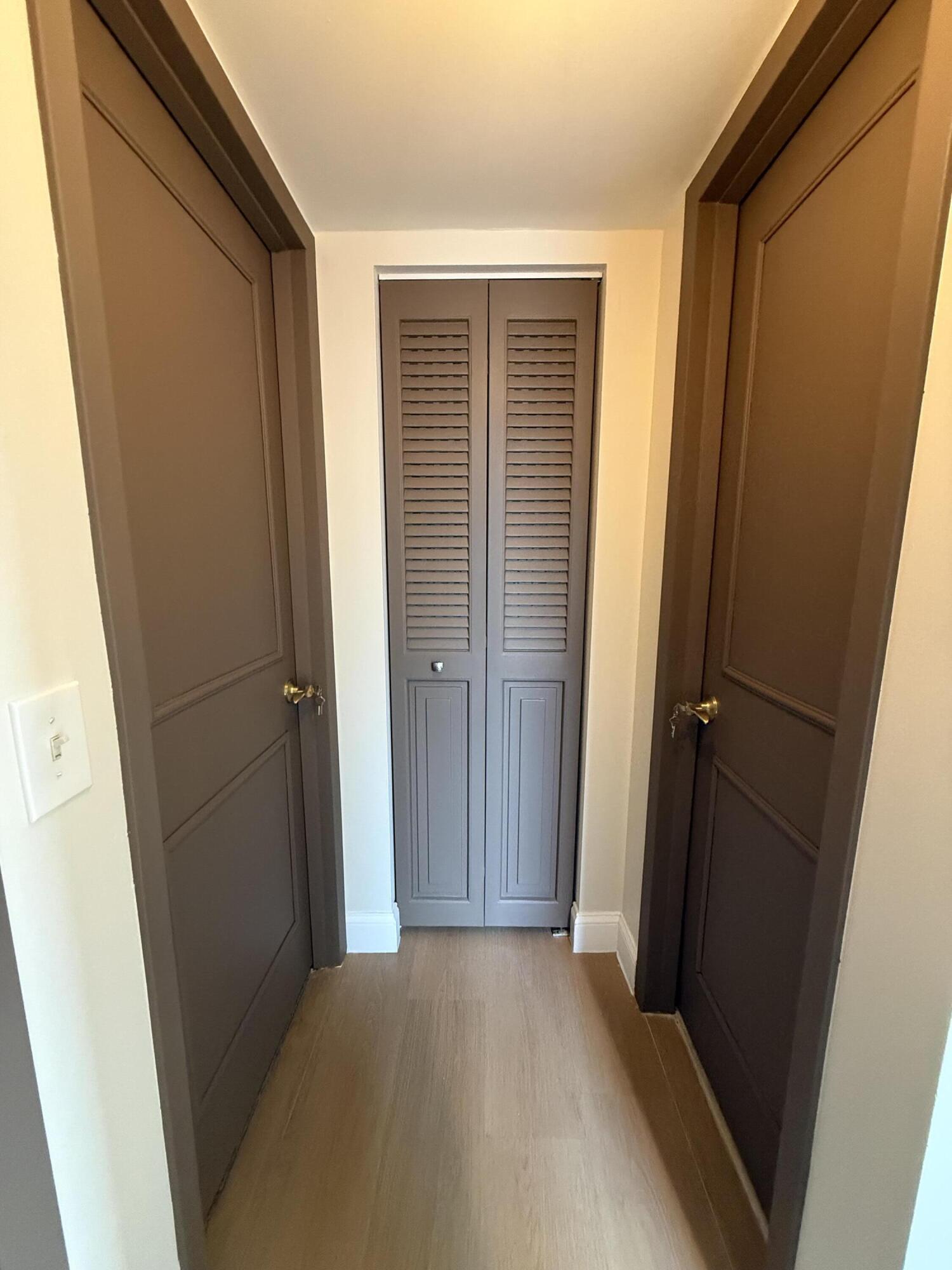 402 Brighton J, Unit J Boca Raton, FL 33434 - Photo 12 of 35 Hallway