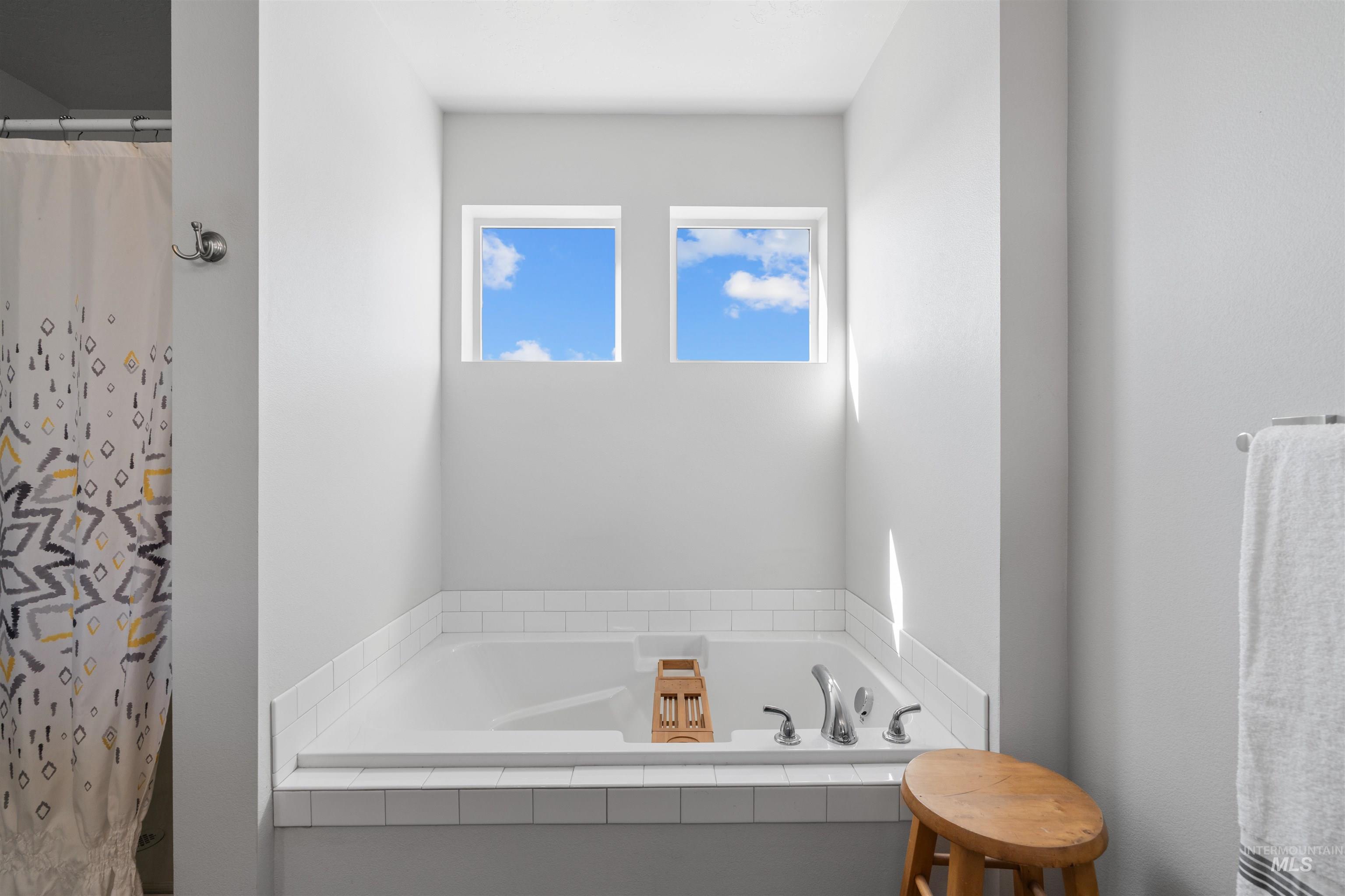 12731 Sondra Street Caldwell, ID 83607 - Photo 25 of 46 Bathroom featuring a bath and curtained shower