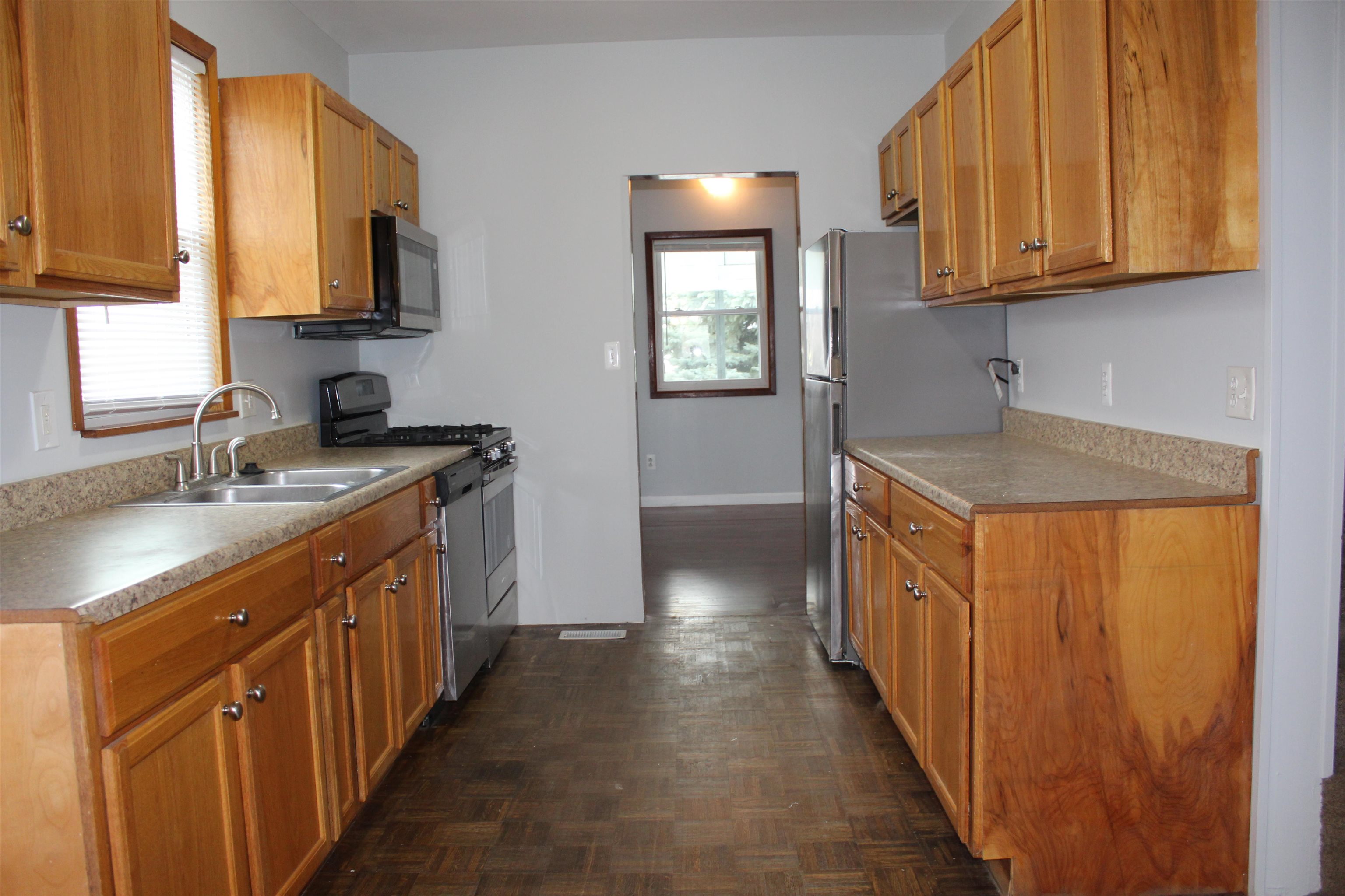 19537 12 Mile Road Roseville, MI 48066 - Photo 4 of 16