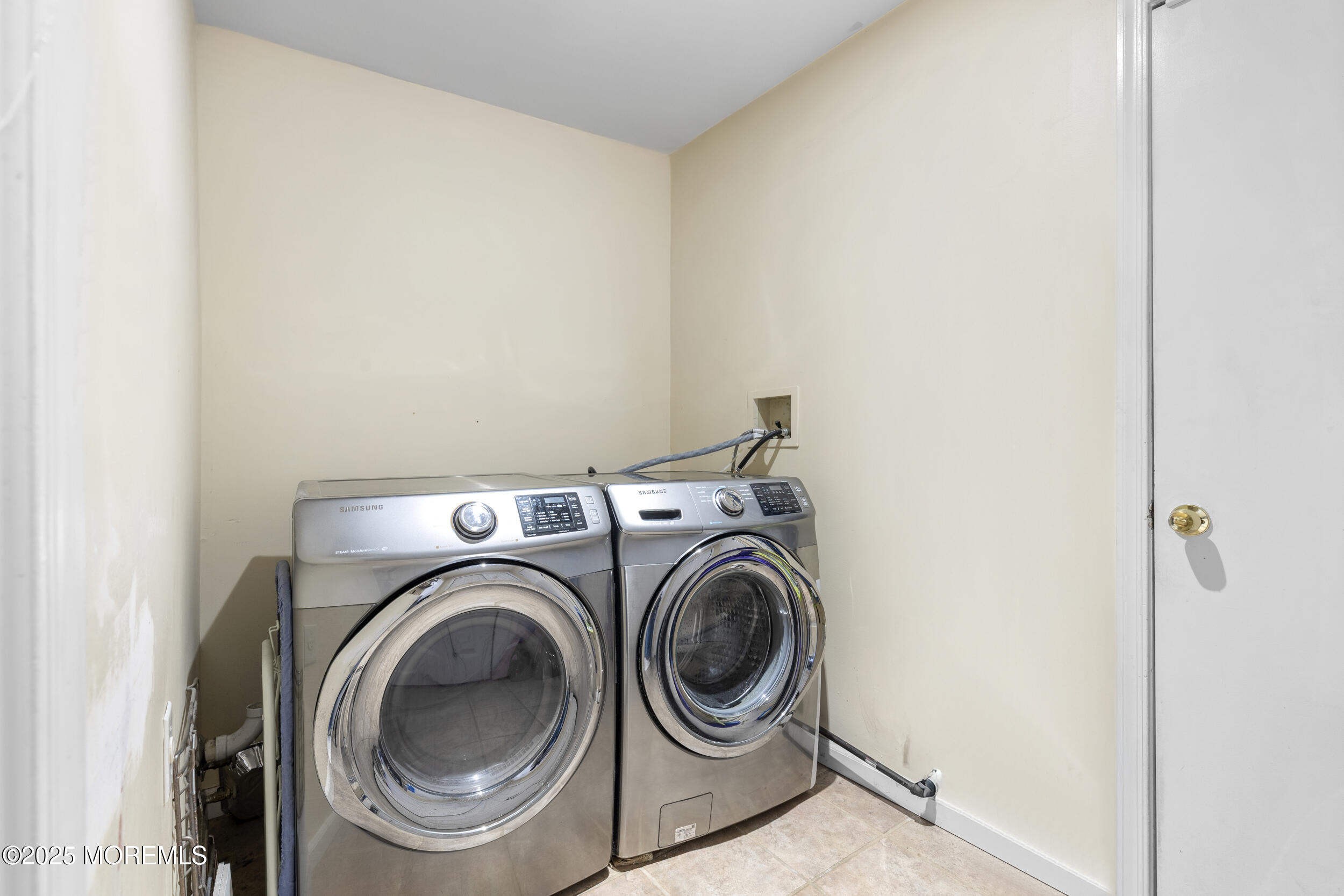 1 Skylark Drive Jackson, NJ 08527 - Photo 22 of 61 a utility room with dryer and washer
