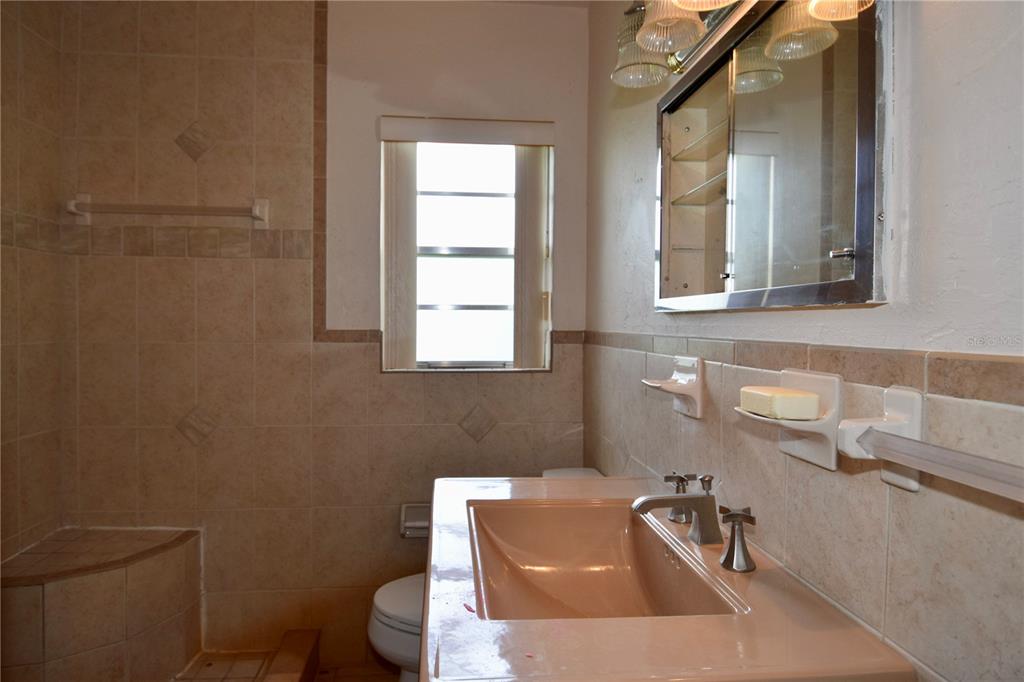 1508 Lake Mills Road Chuluota, FL 32766 - Photo 30 of 37 a bathroom with a sink a toilet and a bathtub