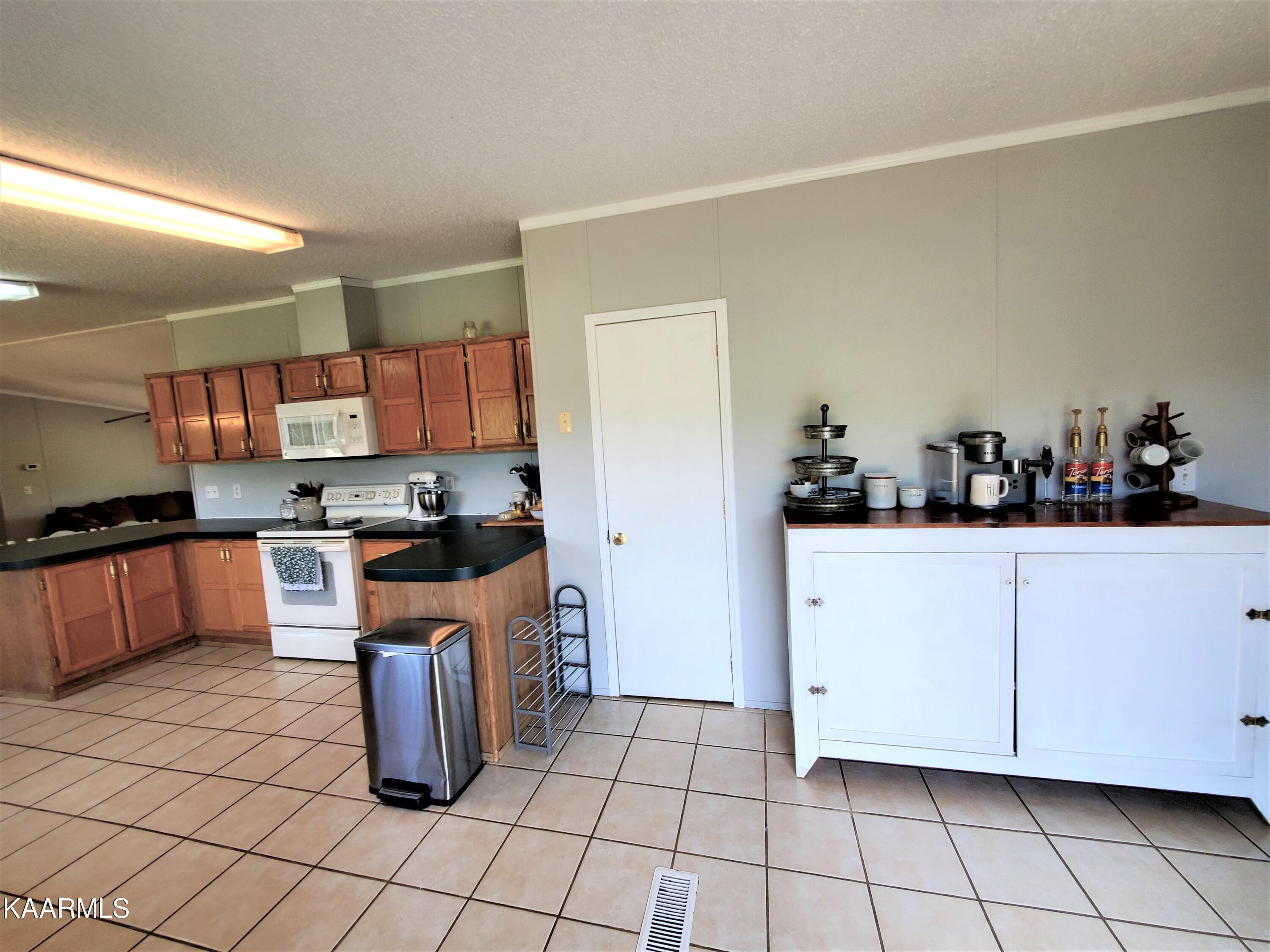 28759 Highway 95 Greenback, TN 37742 - Photo 19 of 34 Kitchen, Pantry, Coffee Bar