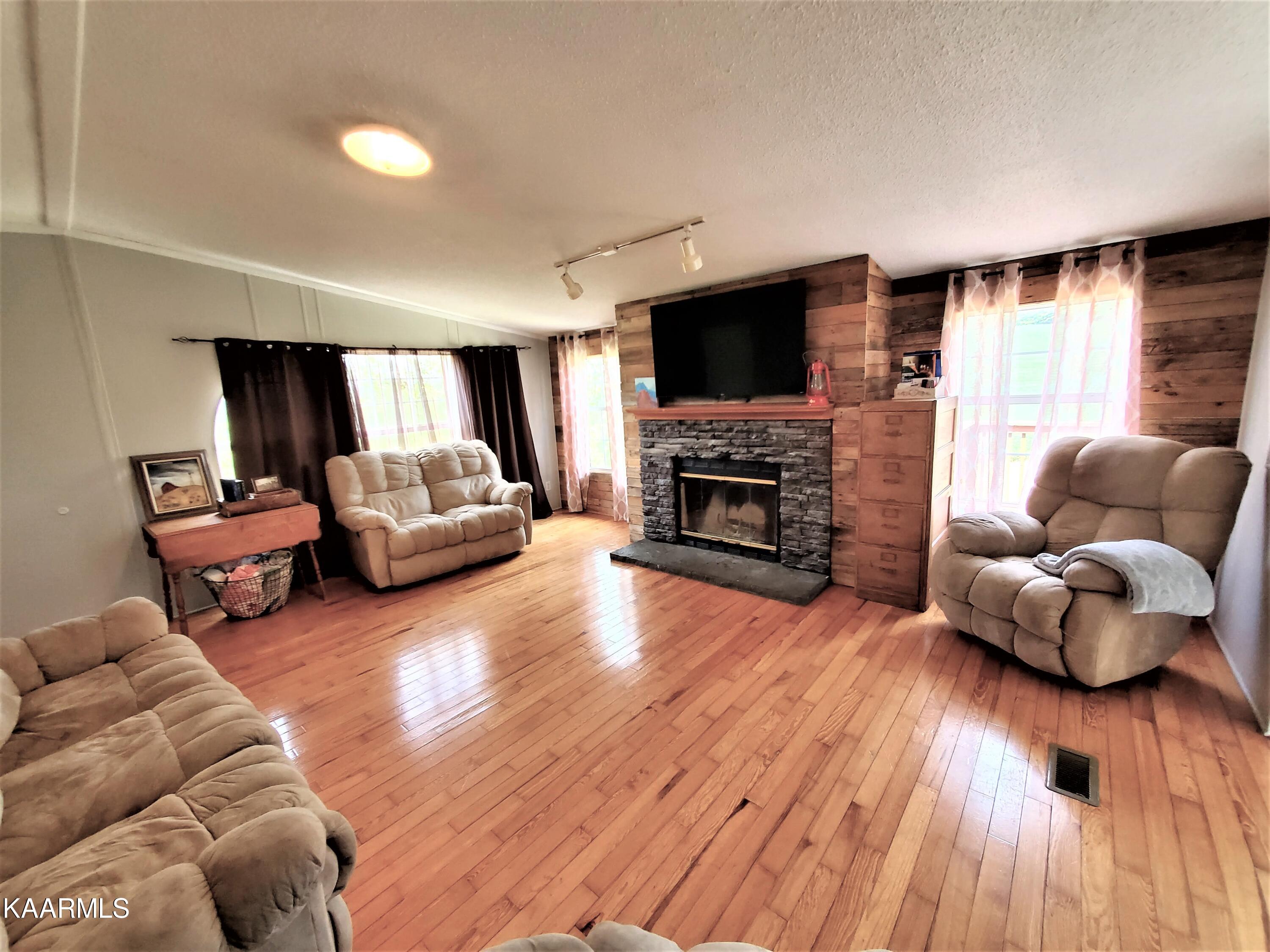 28759 Highway 95 Greenback, TN 37742 - Photo 22 of 34 Bonus Space/ Second Family Room