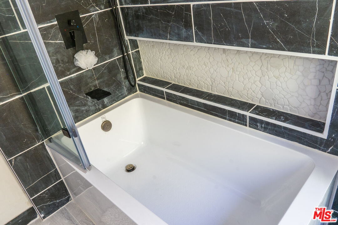 346 Laveta Terrace, Unit 1 Los Angeles, CA 90026 - Photo 22 of 35