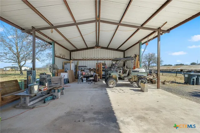 $425,000 | 7393 North N Highway, Nixon, TX 78140