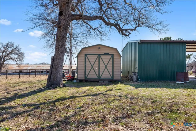 $425,000 | 7393 North N Highway, Nixon, TX 78140