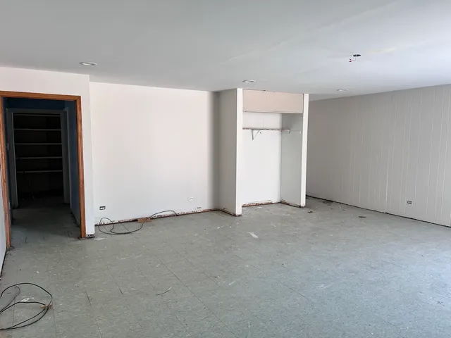 $299,900 | 2940 Flossmoor Road, Flossmoor, IL 60422