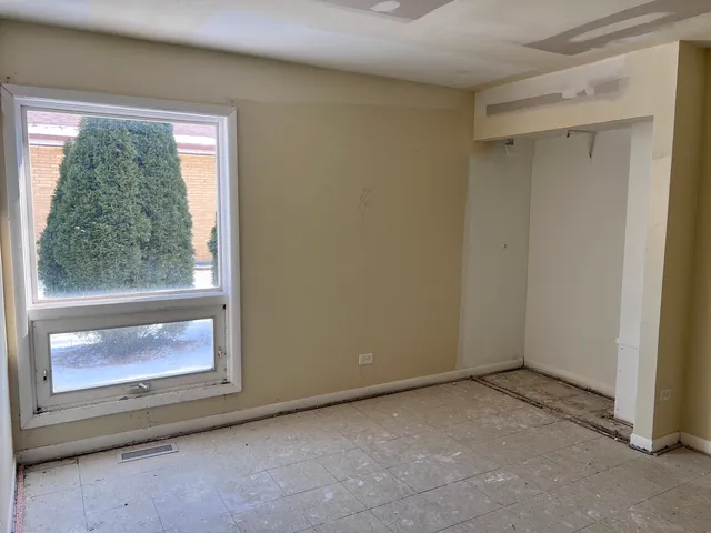 $299,900 | 2940 Flossmoor Road, Flossmoor, IL 60422