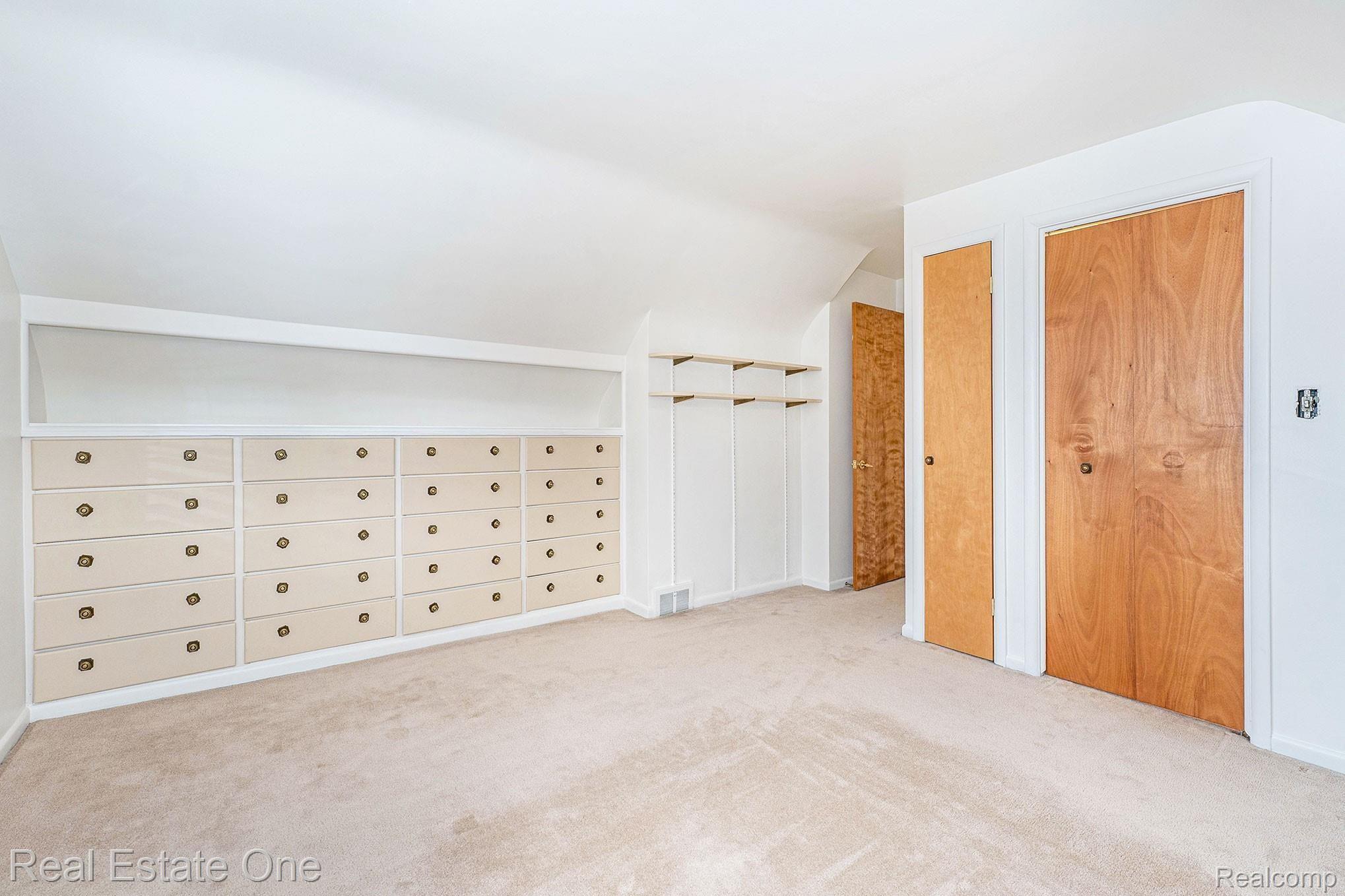 2906 Bembridge Road Royal Oak, MI 48073 - Photo 21 of 31 DSC08000.jpg