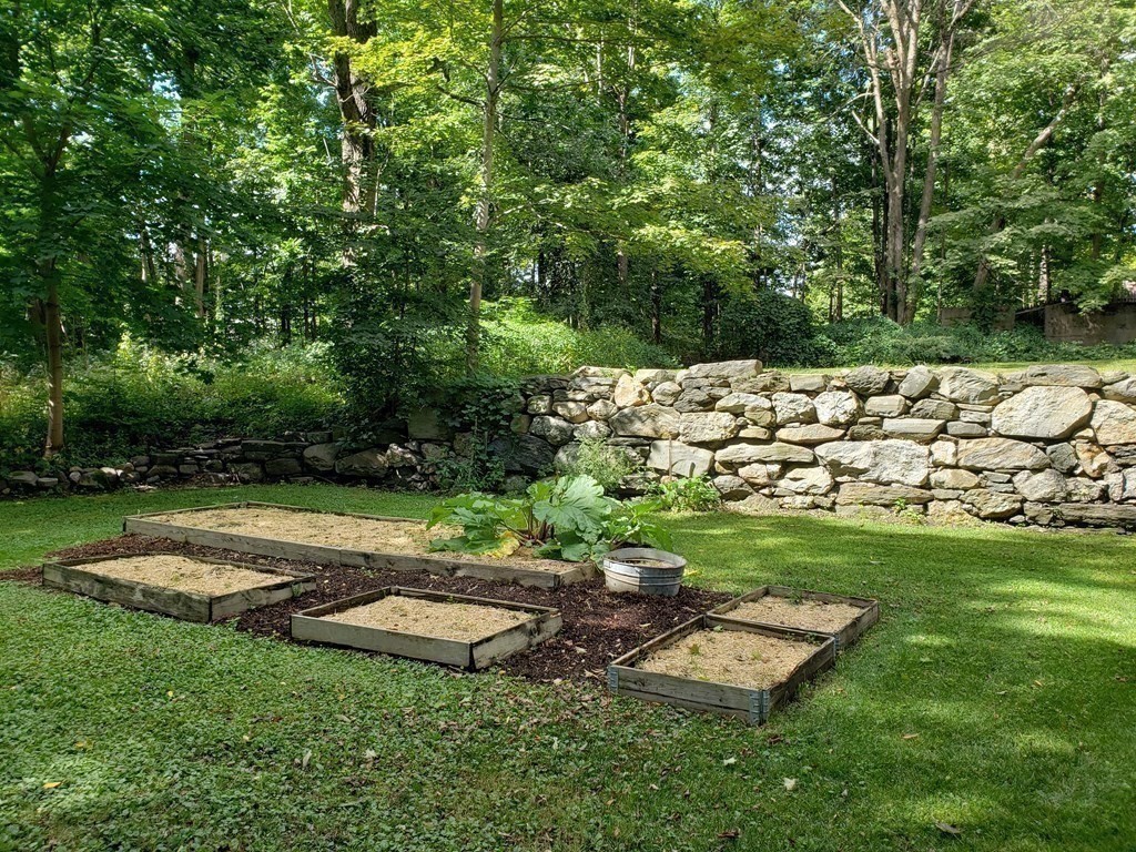 4 Pleasant Street Huntington, MA 01050 - Photo 7 of 38