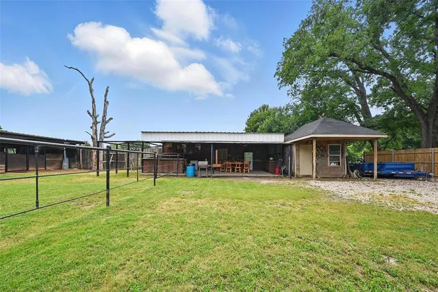 a view of a house with a backyard