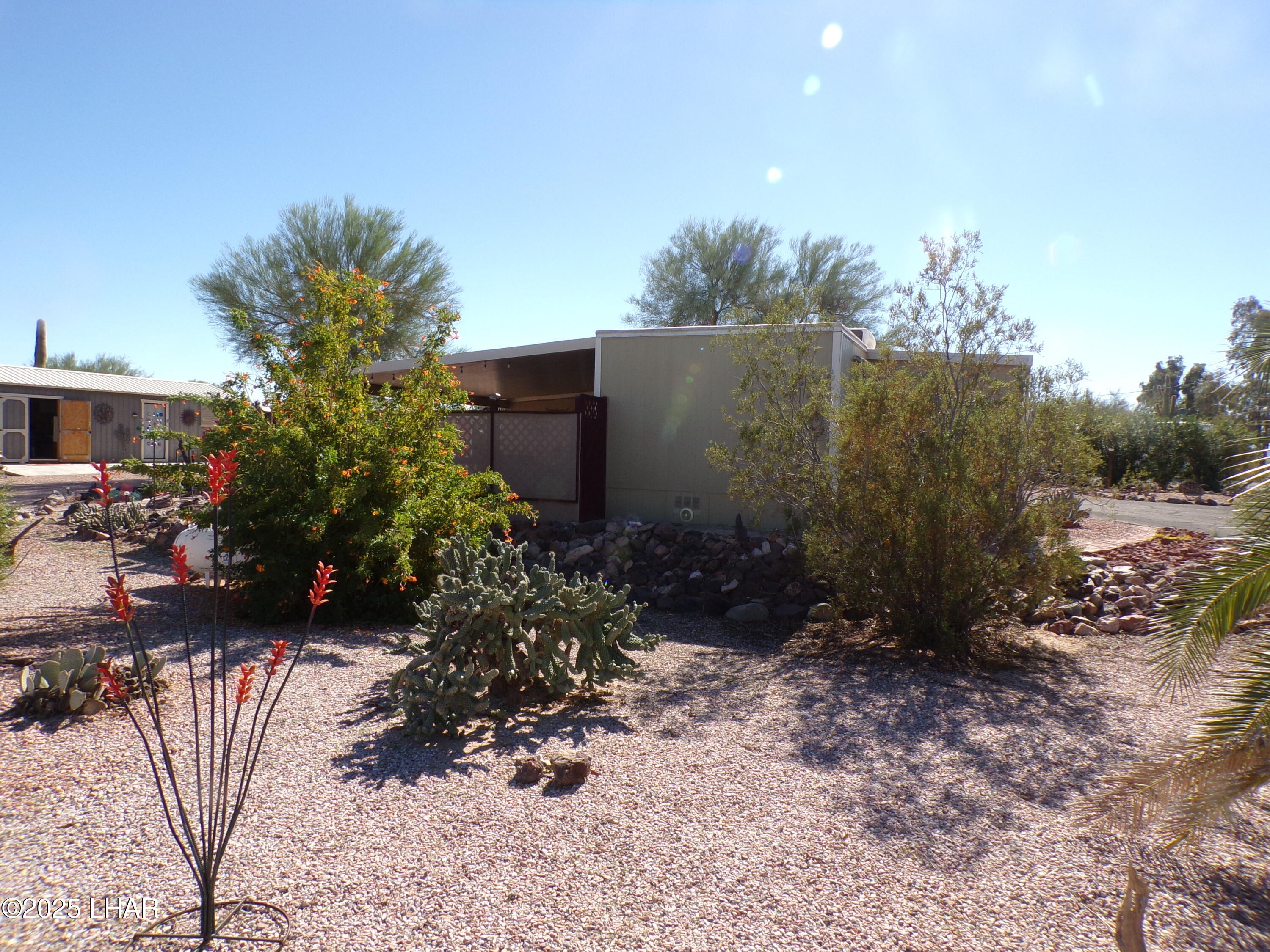 25569 Ochoco Way Bouse, AZ 85325 - Photo 14 of 71 SIDE VIEW HOME