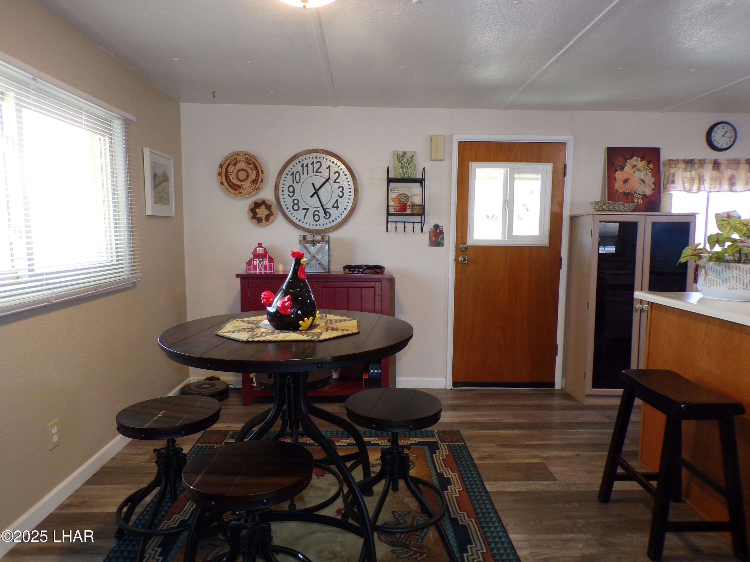 25569 Ochoco Way Bouse, AZ 85325 - Photo 18 of 71 LIVING AREA VIEW TO FRONT DOOR ENTRY