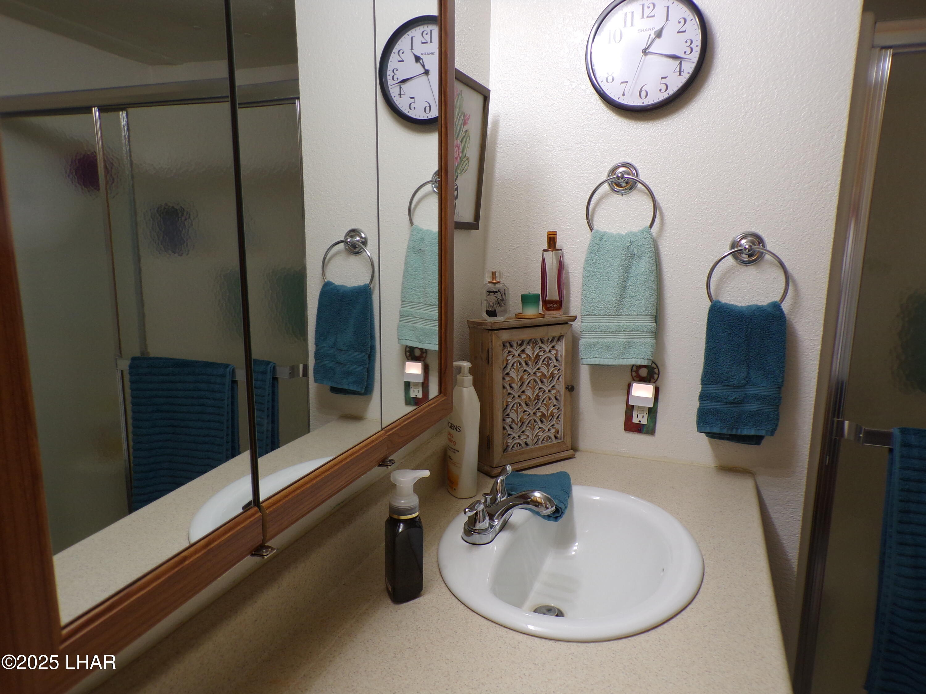 25569 Ochoco Way Bouse, AZ 85325 - Photo 25 of 71 BATHROOM
