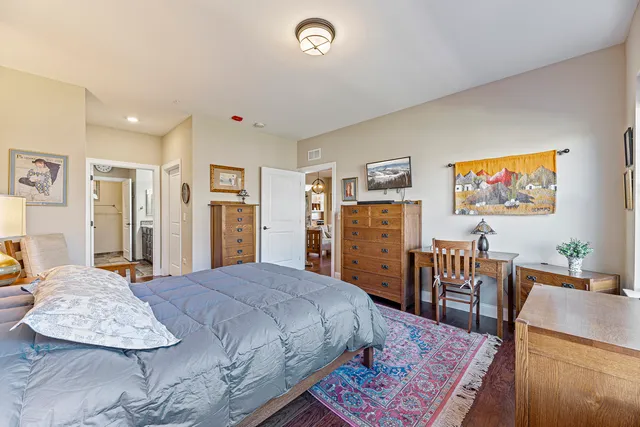 $625,000 | 2701 Commons Drive, Unit 210, Glenview, IL 60026