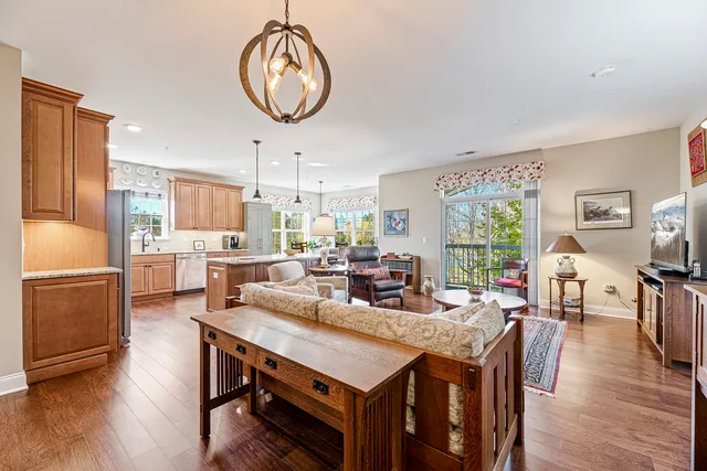 $625,000 | 2701 Commons Drive, Unit 210, Glenview, IL 60026