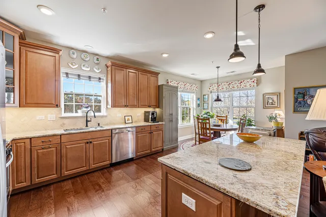 $625,000 | 2701 Commons Drive, Unit 210, Glenview, IL 60026