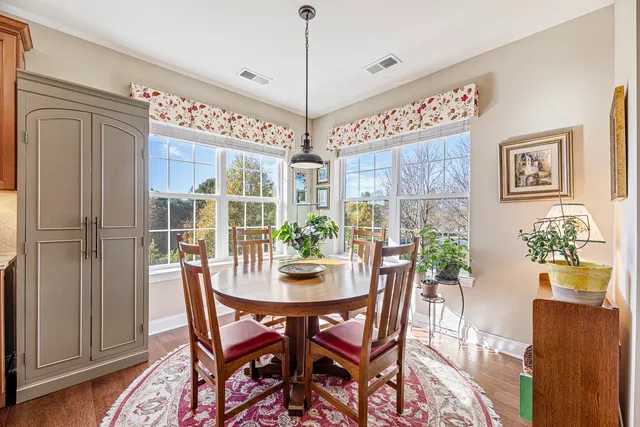 $625,000 | 2701 Commons Drive, Unit 210, Glenview, IL 60026