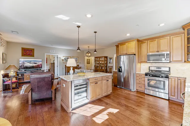 $625,000 | 2701 Commons Drive, Unit 210, Glenview, IL 60026