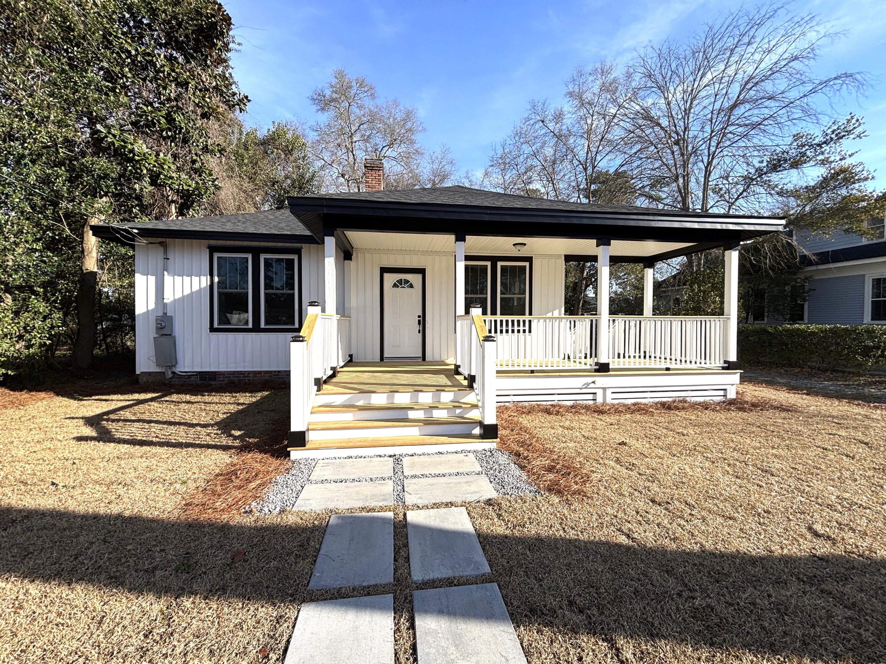 203 East George Street St. George, SC 29477 - Photo 2 of 29 IMG_0694